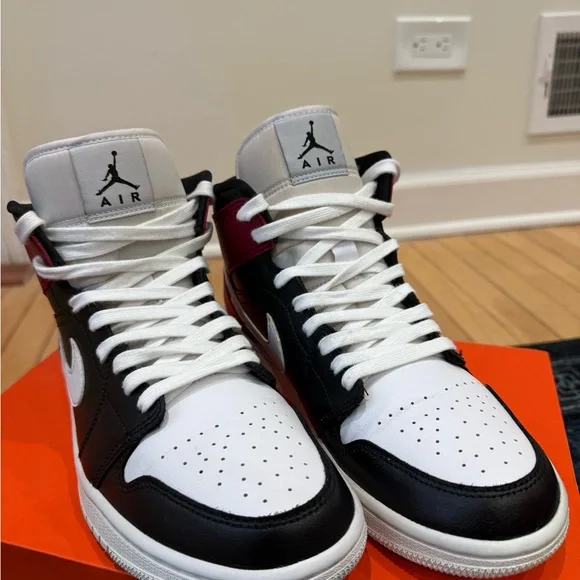 Air Jordan 1 Mid "Noble Red" sneakers - Mens 8; Women’s 9.5 - Picture 7 of 7